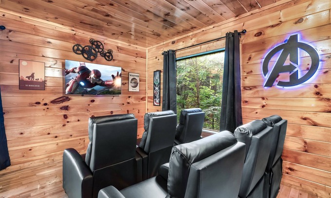 Gatlinburg - Pigeon Forge Cabin | Mountain View! Game Rm, Movie Rm, Prime Location!