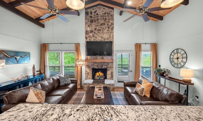 Beech Mountain Ski Chalet | Mountain View! Hot Tub! Fire Pit! King Beds! Pet friendly