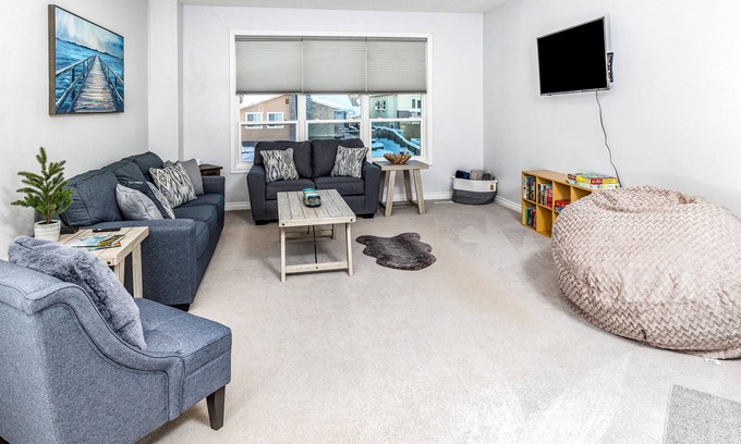 Tudor Area House | Mountain-View Home w/Shared Deck, WiFi & Wood-Burning Fireplaces - Dog-Friendly