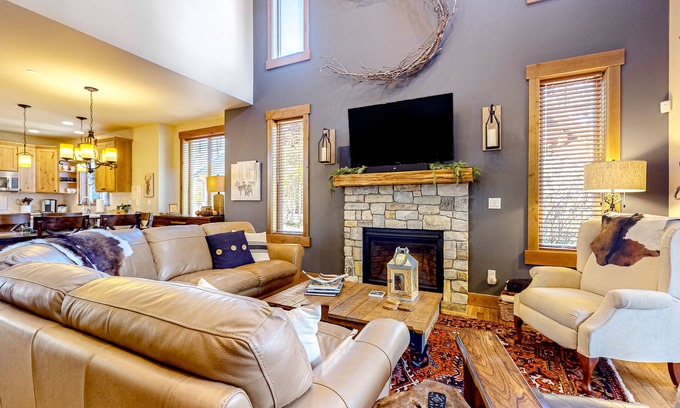 Cle Elum House | Mountain-view home with firepit, patio, grill, Ping-Pong table, fireplace, W/D