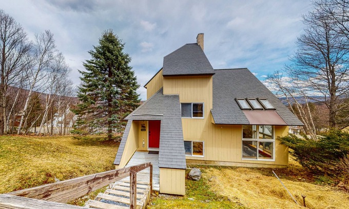 Warren House | Mountain-view home with new deck, fireplace, W/D, & shared pool - walk to lifts