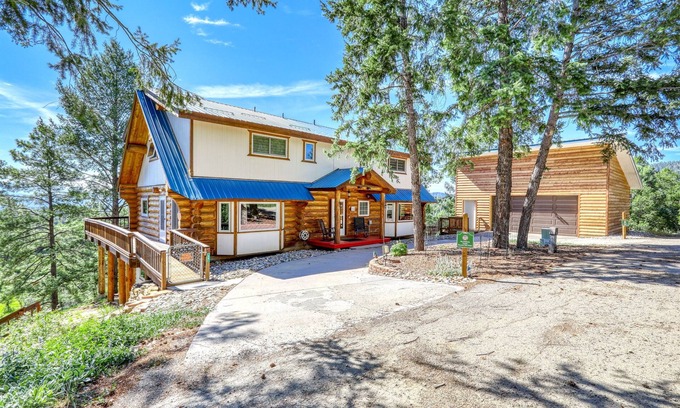 Pagosa Springs Cabin | Mountain-View Log Cabin on 5 Acres w/Game Room