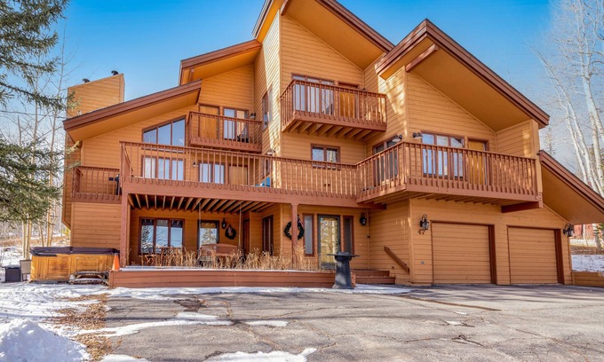 Wildernest Cabin | Mountain-view retreat with hot tub, fireplace, balconies & W/D - skiing nearby