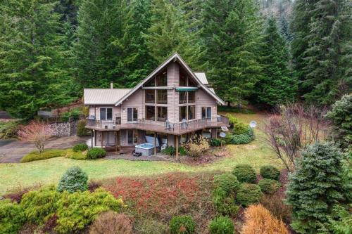 Rhododendron House | Mountain View Retreat