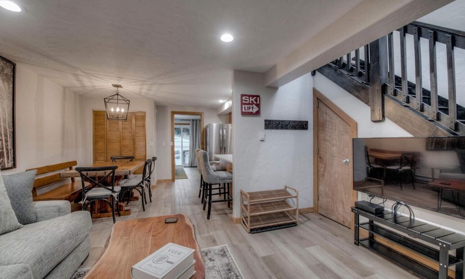 Dunkin Hill House | Mountain view ski townhouse