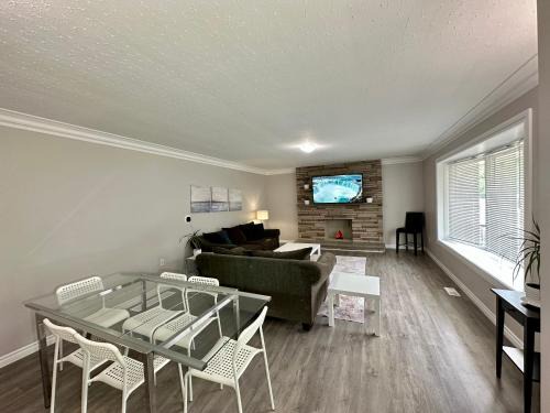 Glenridge House | Mountain View Suite - Sleeps 6