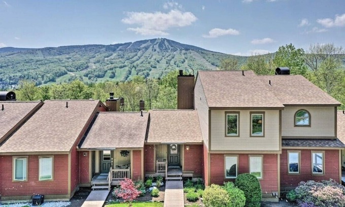 West Dover House | Mountain View with Amenities and WiFi