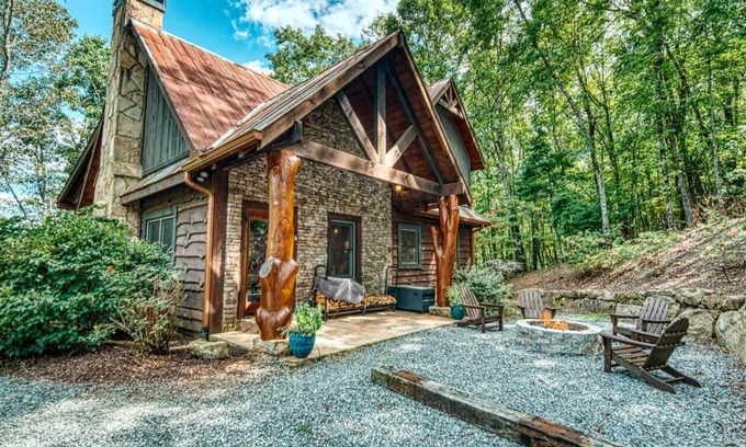 Blue Ridge Cabin | Mountain views and close to Downtown Blue Ridge!