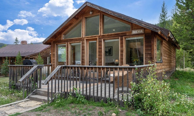 Granby Cabin | Mountain Views, Beautiful Deck, Pet Friendly, Hiking Trails, Near Lake Granby!