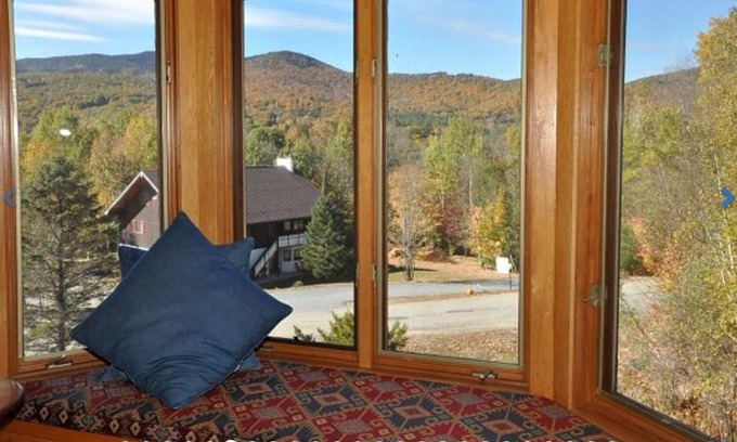 Jackson Condo | Mountain View’s, close to Storyland, hiking trails, North Conway, Jackson.