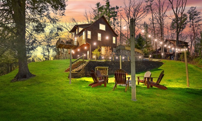 Dahlonega Cabin | Mountain Views! Hot Tub&River Access*Firepit+Games
