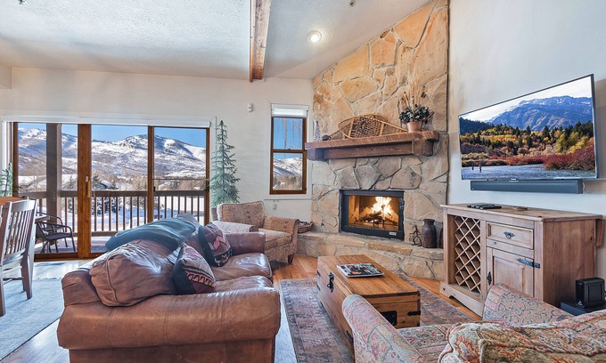 North Park City House | Mountain Views+ location+2 living areas+2 fireplaces+hot tub