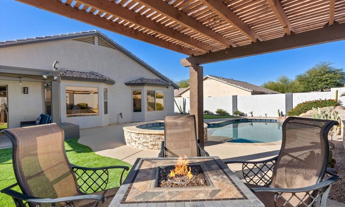 Gold Canyon House | Mountain Views | Pool | Hot tub | Fire pit | BBQ |Gold Canyon| | Hiking |Golf |Unique Experience