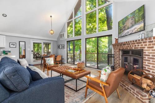 The Woods House | Mountain Views w Fire Pit Deck Grill & Amenities