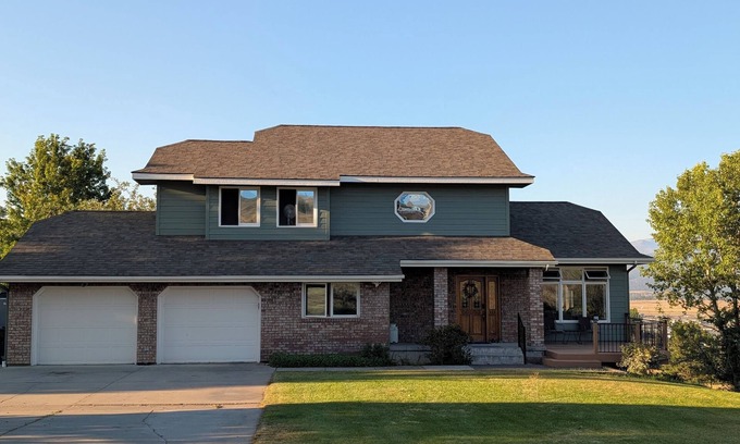 Missoula House | Mountain Views with Expansive Deck Luxury 4BR Home. nNear Downtown and Airport