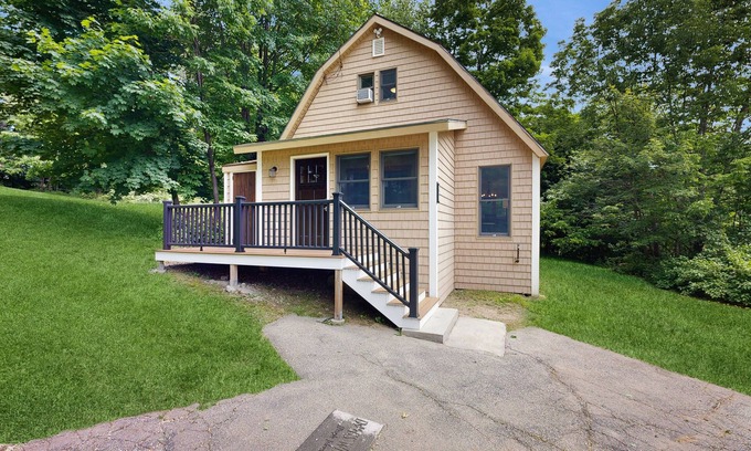 Cranmore Birches House | Mountain village home: walk to downtown, entertainment; close to Mt. Cranmore