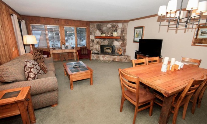 Mammoth Lakes House | Mountainback #59 dog friendly
