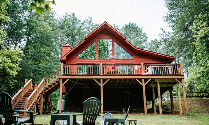 Murphy House | Mountains Rest: 2BR Cabin w/ Fire Pit + Mountain Views