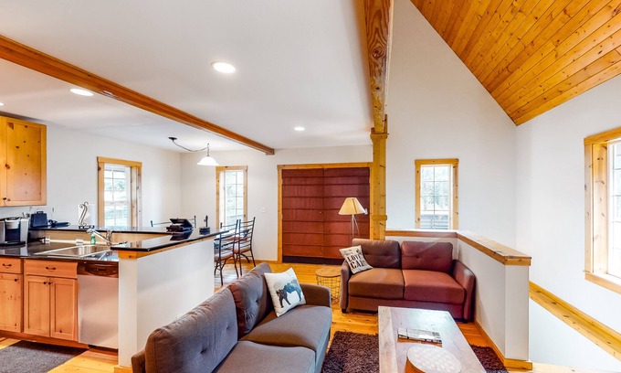 Snoqualmie Pass House | Mountainside home with a private deck, balcony, bright interior & foosball