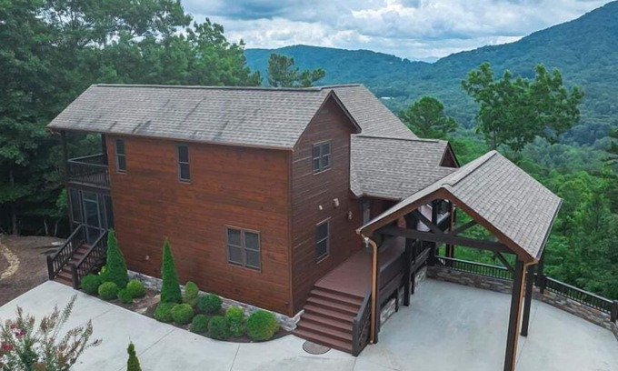 Blue Ridge Cabin | Mountainside Retreat- Hot Tub | Spectacular Mountain Views | Screened In Porch