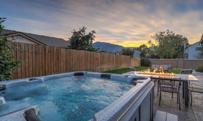 Cheyenne Meadows House | Mountainside View Firepit & Hot Tub