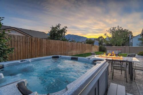 Cheyenne Meadows House | Mountainside View Firepit & Hot Tub