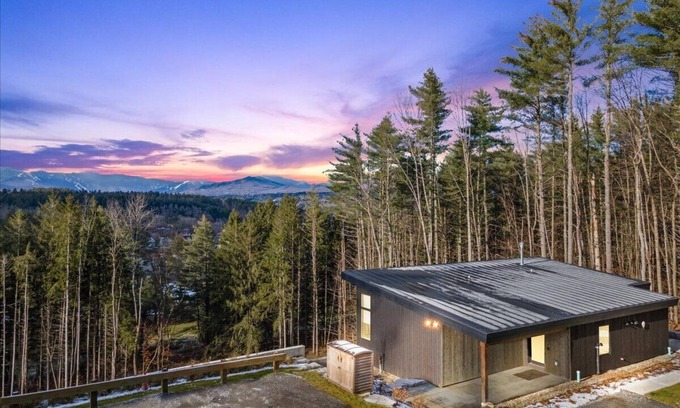 Stowe House | Mountaintop Retreat, Stunning Views - The Kelley