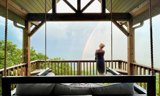 Russellville House | Mountaintop Retreat w/2 Decks & Breathtaking Views- Steps from Mt. Nebo Trails!
