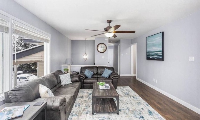 Seward House | MountainView Getaway - Spacious Home, Sleeps 11