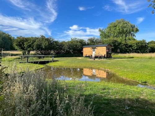 Willesborough Apartment | Mountbatten Shepherds hut & Buckhurst Shepherds hut