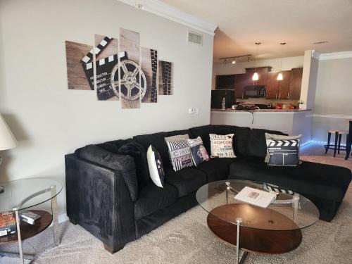 Executive Park Apartment | Movie Themed Family Get-a-way! Sleeps 7 Popcorn, Snacks, and Drinks, Included - Pools are still OPEN!