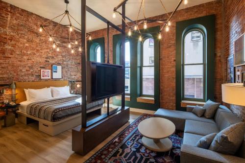 Central Business District Hotel | Moxy Cincinnati Downtown