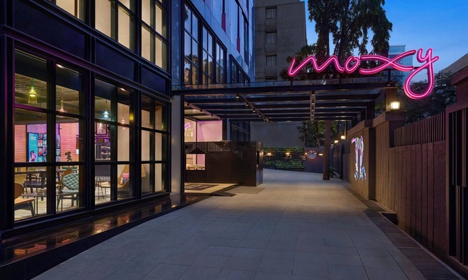 Andheri West Hotel | Moxy Mumbai Andheri West