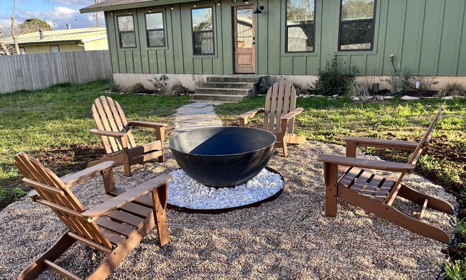 Johnson City Other | Ms Dot’s 290 Wine Trail Farmhouse-Downtown JC- Fire Pit - Covered Patio