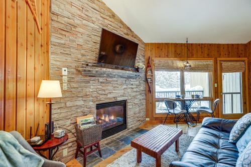 Century West Apartment | Mt Bachelor Village Resort Condo 19 Mi to Skiing!