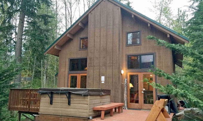 Glacier Cabin | Mt. Baker Rim Cabin #44 - Hot Tub- Pets OK - WiFi