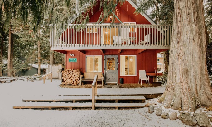 Glacier Cabin | Mt. Baker Rim Cabin #63 - Hot Tub - BBQ - Pets Ok