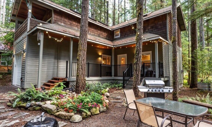 Warnick Ski Chalet | Mt. Baker ski stash, fast Wi-Fi