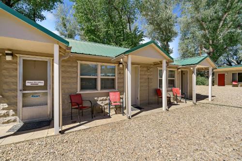 Zion National Park East Entrance Apartment | Mt Carmel Motel Room close to Zion National Park