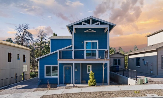 Flagstaff House | *Mt Elden Tree Home* Hot Tub*A/C