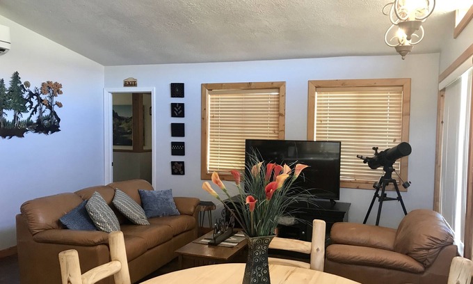 Apple Valley House | Mt. Views, Xtra Sanitized, Quiet, Loaded Rec Room, 2 living areas