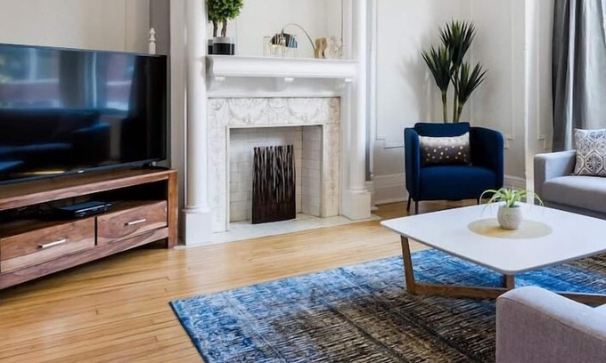 Mile End Apartment | MTLVR #08 | Mile End area, 2BA, near the mountain