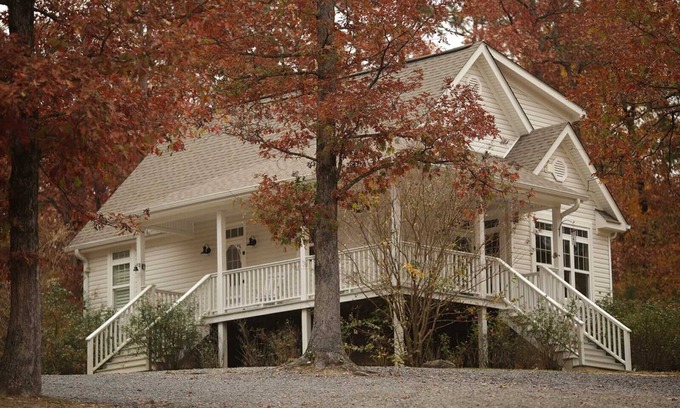 Mena Cabin | Mtn Cabin Lake HotTub | Kayak | Fish | AtvTrls