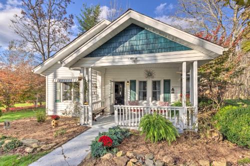 Newland House | Mtn Cottage with Fire Pit in Newland!