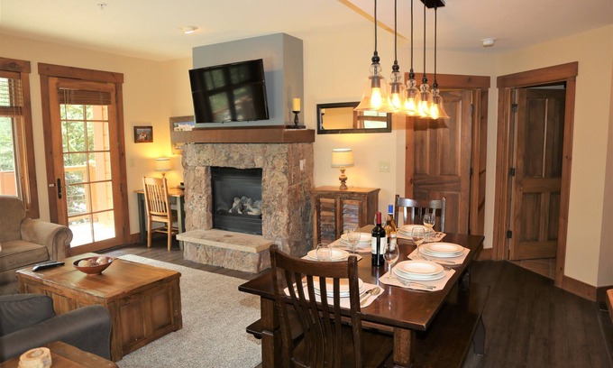 Breckenridge Condo | MTN. Thunder 2BR/2BA Corner Unit - 2 Queens in guest bedroom - 1 Block from Town
