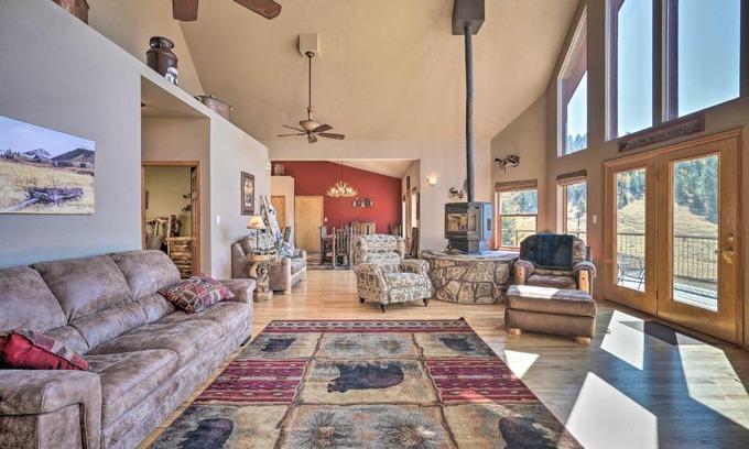 Cripple Creek House | Mtn-View Cabin with Deck, 3 Mi to Cripple Creek!