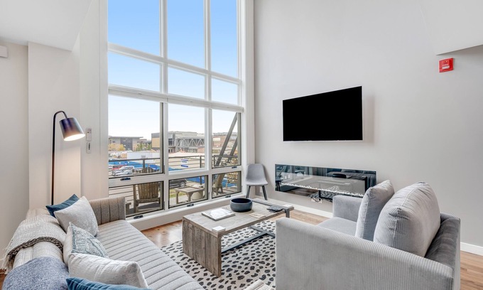 Jackson Hole Condo | Mtn-view downtown condo with balcony, fireplace, streaming, washer/dryer, AC