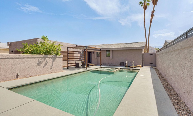 Palm Desert House | Mtn-View Getaway w/Pool: 4 Mi to Dtwn Palm Desert