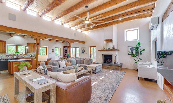 Taos House | Mtn-View Retreat w/Hot Tub in New Mexico!