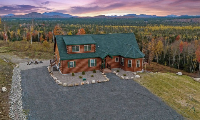 Harrietstown Cabin | MtnView+Hottub+Lg Outdoor Area